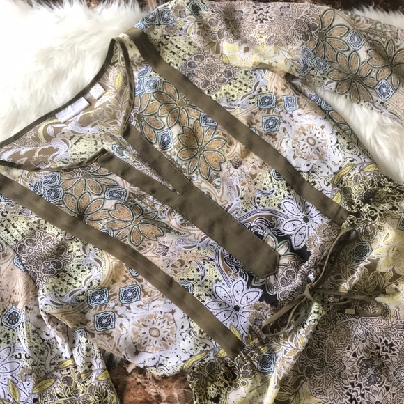 New York and Company Beautiful Blouse - Picture 2 of 7